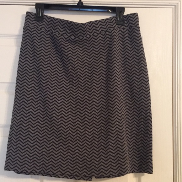 Dresses & Skirts - Gray & Black Chevron Print Skirt